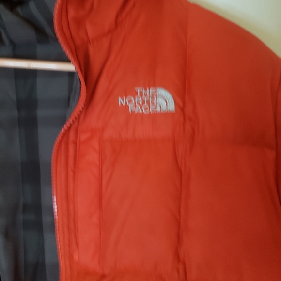The north face boys jacket.sz L.riversable hoodie. The red side has some stain - Picture 6 of 8